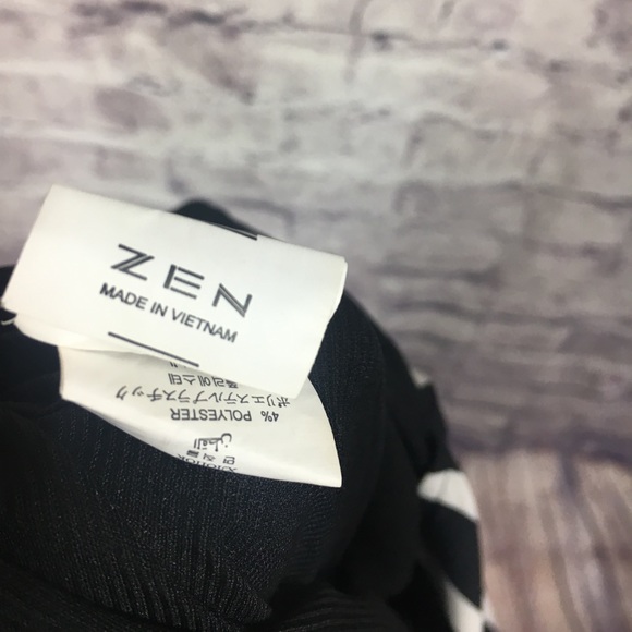 Lace Cut Out Shoulder Dress - Picture 7 of 7